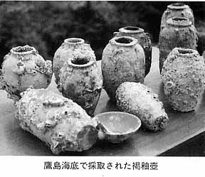 鷹島海底で採集された褐釉壺